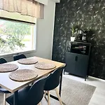 Helmi Villa, Keskellae Sauna Ilmainen Pysaekoeinti Wi-fi 75 Smarttv Omapiha Apartamento